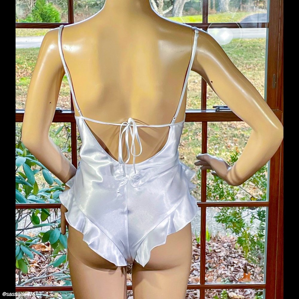 ▪️BETSEY JOHNSON▪️RARE Lace & Ruffles Satin Bow Embroidered Teddy Lingerie - Picture 2 of 6